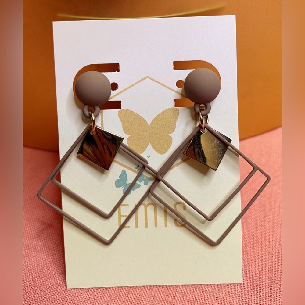 Cute Geometrical Earrings - Picture 2 of 3